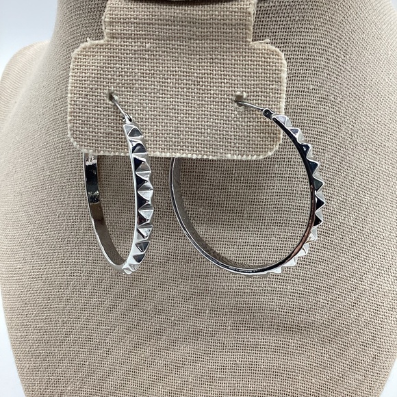 1858. Silver Hoops 1.5" w/ Triangular Pattern VGUC - Picture 2 of 4